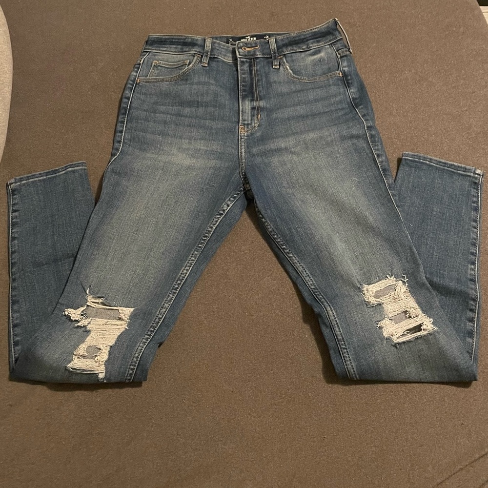 Hollister Ultra High Rise Super Skinny - Size 7S Blue Skinny Distressed Jeans